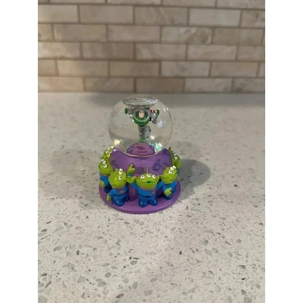 Buzzlightyear water globe